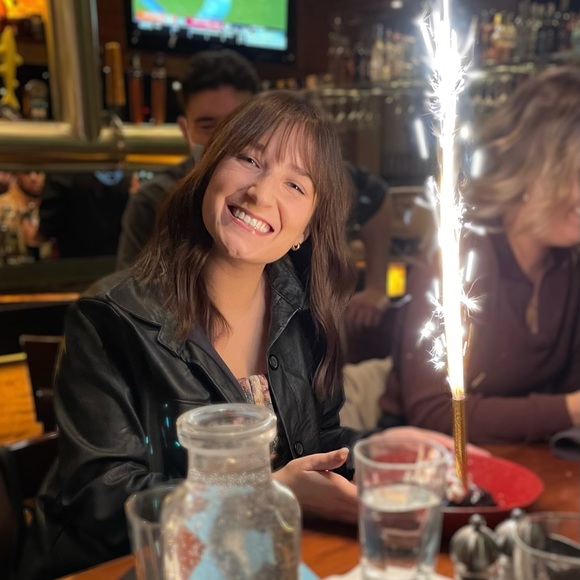 Meet your Posher, Amanda - Picture 1 of 5